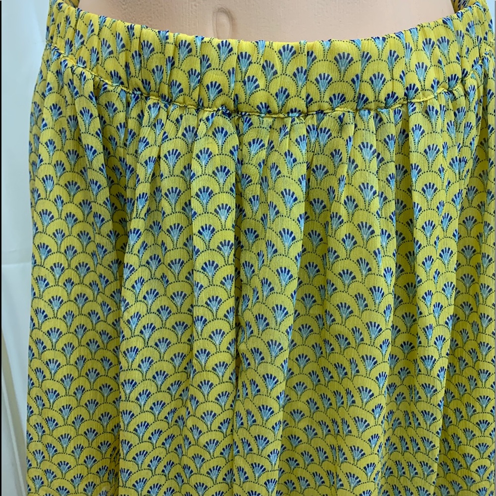 Funky people skirt